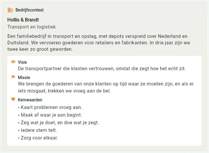 Het paneel Bedrijfscontext in een casebeschrijving voor een fictief transportbedrijf, Hollis & Brandt: bedrijfsprofiel, visie, missie en vijf kernwaarden, te beginnen met “Kaart problemen vroeg aan”