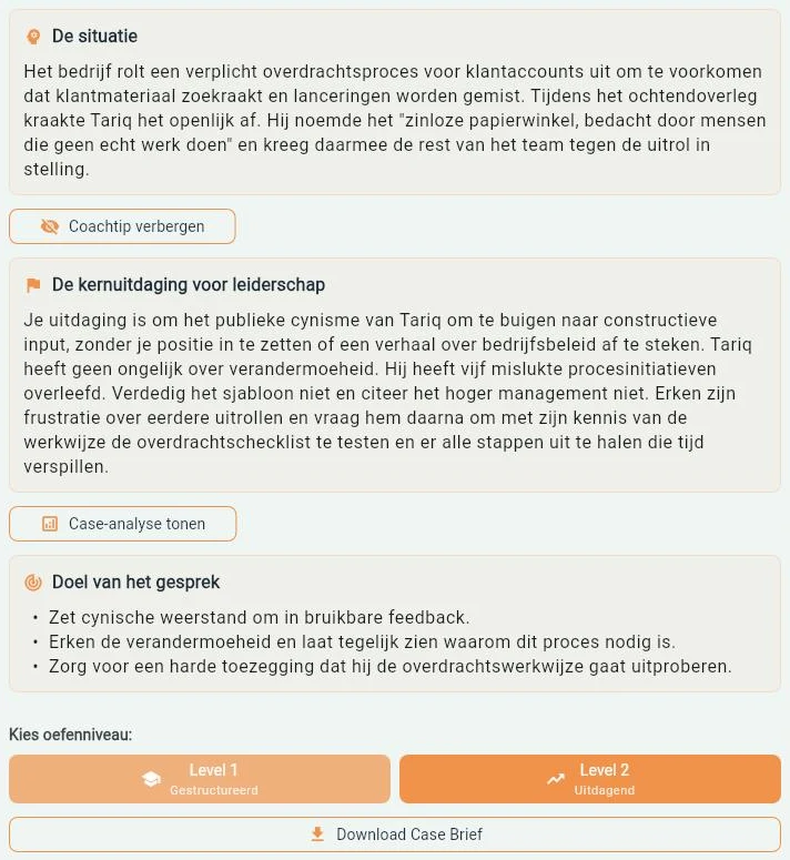 De beschrijving van de case Cynische weerstand tegen verandering doorbreken. Daarin staan de situatie (Tariq kraakte tijdens het ochtendoverleg een nieuw, verplicht overdrachtsproces openlijk af en noemde het “zinloze papierwinkel”), de Coachtip, het doel van het gesprek en knoppen voor Level 1 (Gestructureerd) en Level 2 (Uitdagend)