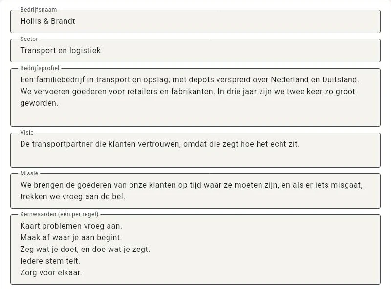 Het Clubhouse-formulier van een fictief transportbedrijf, met naam, sector, bedrijfsprofiel, visie, missie en vijf kernwaarden ingevuld, zoals “Kaart problemen vroeg aan” en “Maak af waar je aan begint”
